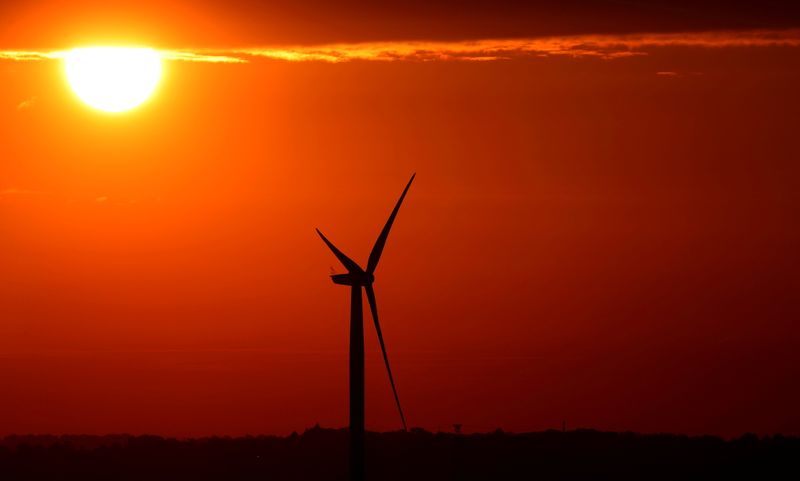 &copy; Reuters. FILE PHOTO: The sun rises behind a wind mill in Halle