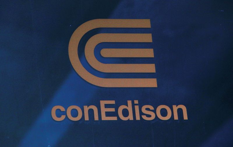 &copy; Reuters. FILE PHOTO: A logo of New York power utility Consolidated Edison Inc is seen in New York
