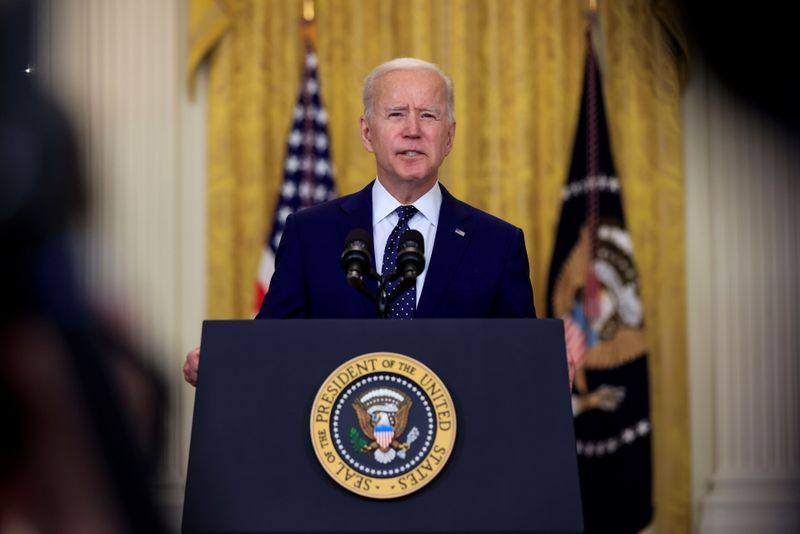 © Reuters. U.S. President Biden delivers remarks on Russia at the White House in Washington