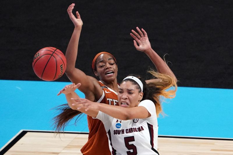 &copy; Reuters. NCAA Womens Basketball: Elite Eight-Texas at South Carolina
