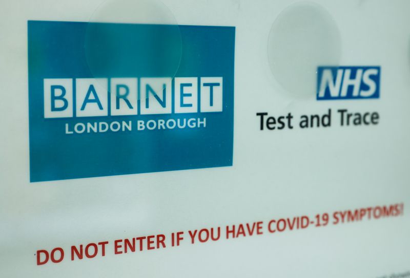 © Reuters. Surge testing for the coronavirus disease (COVID-19) in the Barnet area of London