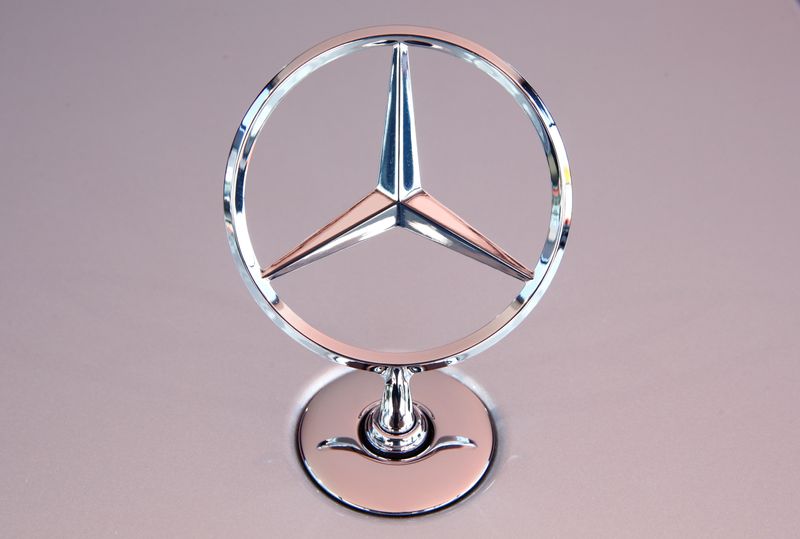 © Reuters. The Mercedes Benz star is seen on a new Mercedes-Benz S-Class limousine near Immendingen