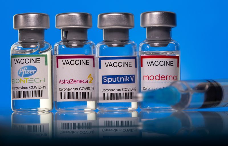 &copy; Reuters. Picture illustration of vials with Pfizer-BioNTech, AstraZeneca, Sputnik V, and Moderna coronavirus disease (COVID-19) vaccine labels