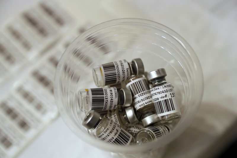 &copy; Reuters. Dispensed vials of the Sinovac COVID-19 vaccine at the Thai resort island of Phuket