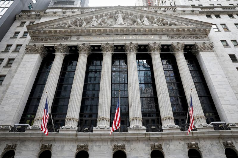 © Reuters. FILE PHOTO: The front facade of the NYSE is seen in New York