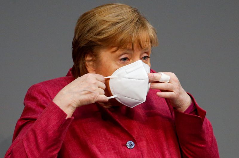 &copy; Reuters. Merkel no Parlamento em Berlim