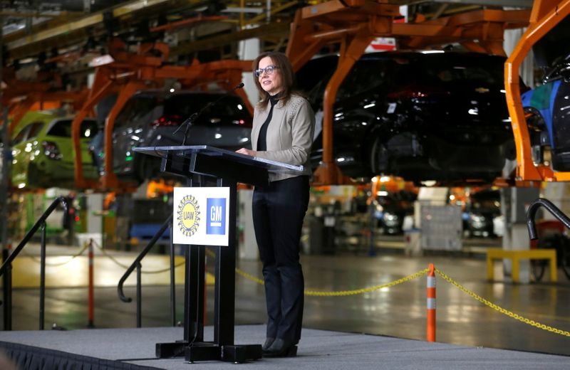 &copy; Reuters. FILE PHOTO: General Motors Chief Executive Officer Mary Barra announces a major investment focused on the development of GM future technologies at the GM Orion Assembly Plant in Lake Orion,