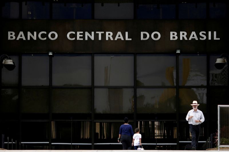 &copy; Reuters. FILE PHOTO: The central bank headquarters building is seen in Brasilia