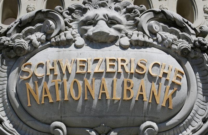© Reuters. FILE PHOTO: Swiss National Bank logo is pictured on SNB building in Bern