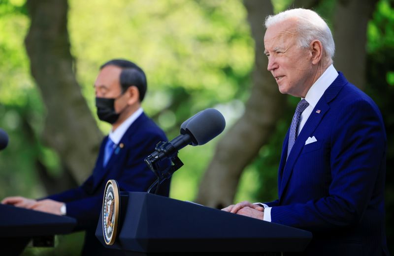 &copy; Reuters. Presidente dos EUA, Joe Biden, e premiê japonês