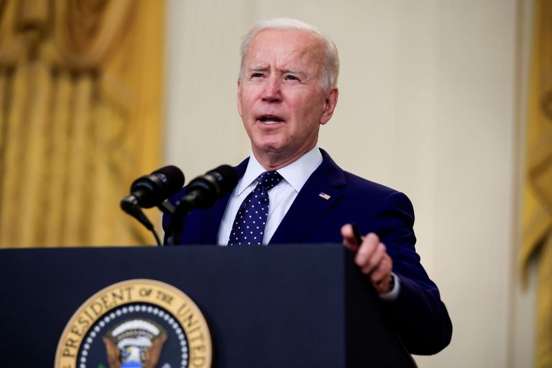 &copy; Reuters. FILE PHOTO: U.S. President Biden delivers remarks on Russia at the White House in Washington