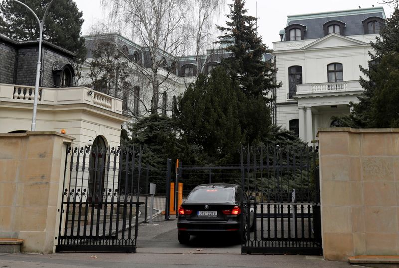 &copy; Reuters. FILE PHOTO: A car enters the Russian embassy in Prague