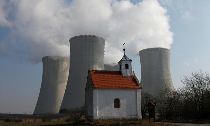 &copy; Reuters. FILE PHOTO: A chapel is seen in front of the cooling towers of the Czech nuclear power plant at Dukovany
