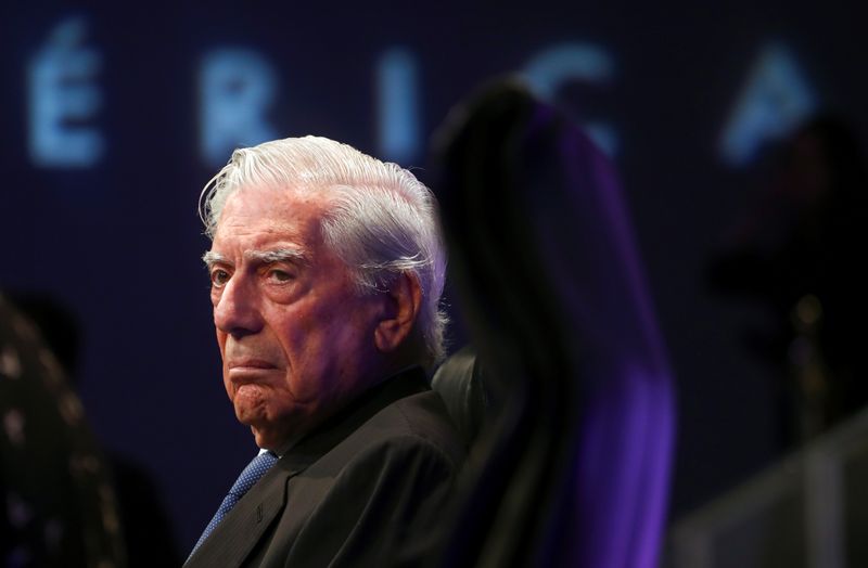 &copy; Reuters. Foto de archivo de Mario Vargas Llosa en el lanzamiento de su libre &quot;Tiempos Recios&quot; en Madrid