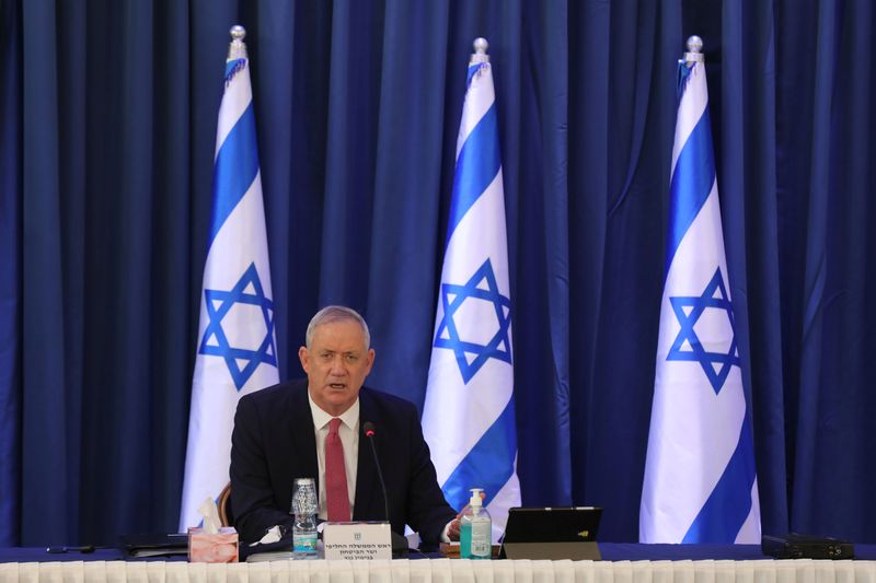 © Reuters. إسرائيل واليونان توقعان أكبر صفقة دفاعية بينهما
