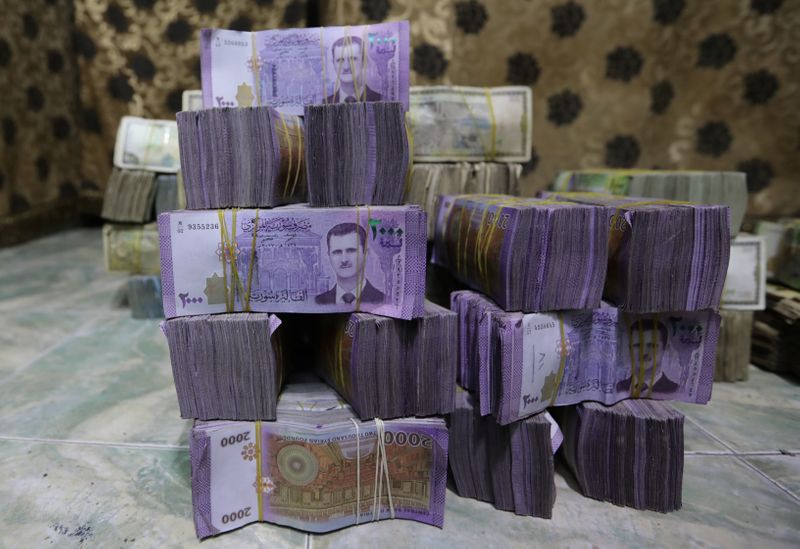 &copy; Reuters. تحسن الليرة السورية بعد قرار البنك المركزي رفع سعر الصرف