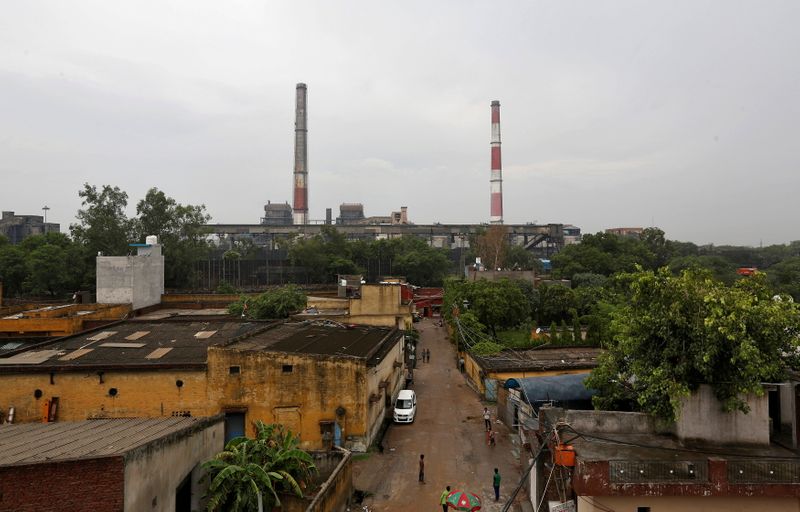 &copy; Reuters. FILE PHOTO: Chimneys of a coal-fired power plant are pictured in New Delhi