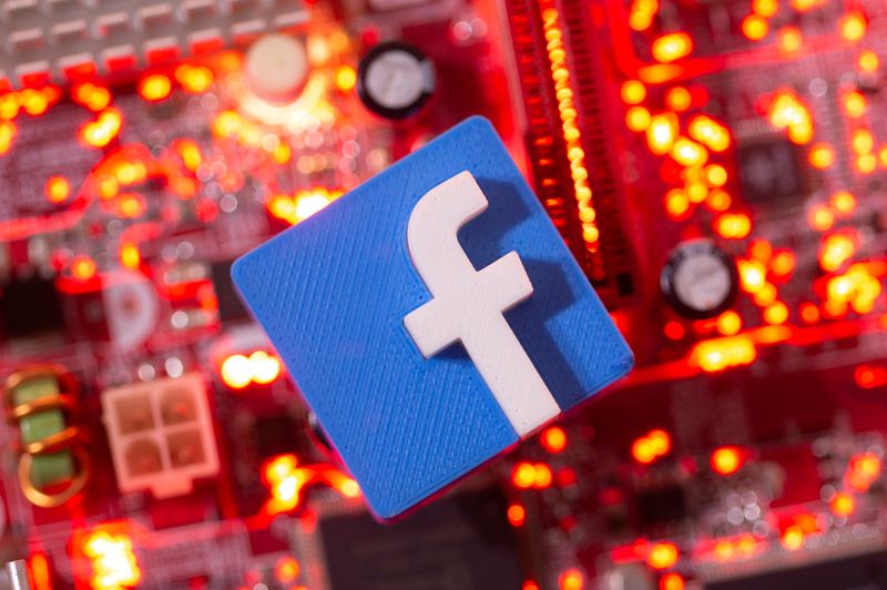 &copy; Reuters. FILE PHOTO: Illustration of a 3D printed Facebook logo on a computer motherboard