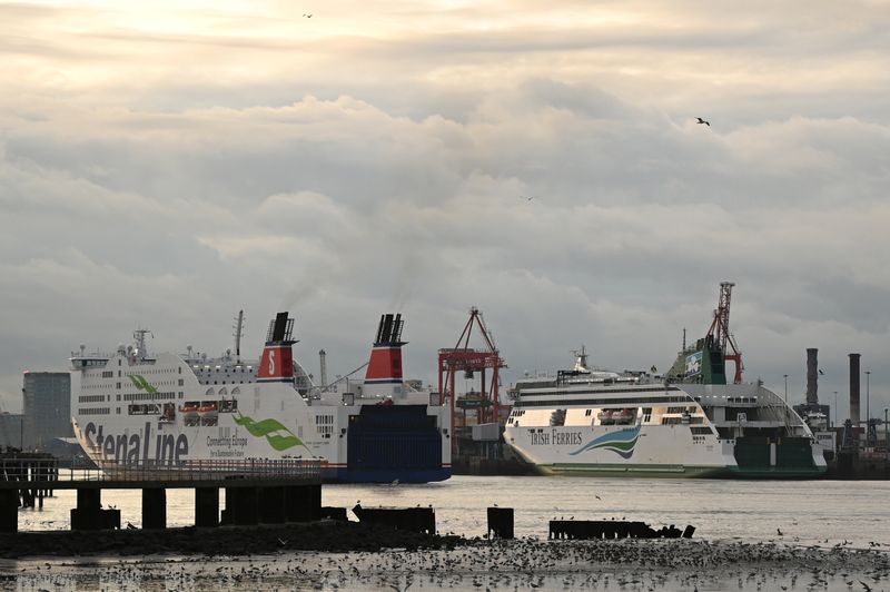 &copy; Reuters. A Stena Line sea ferry sails into Dublin port near an Irish Ferries sea ferry in Dublin
