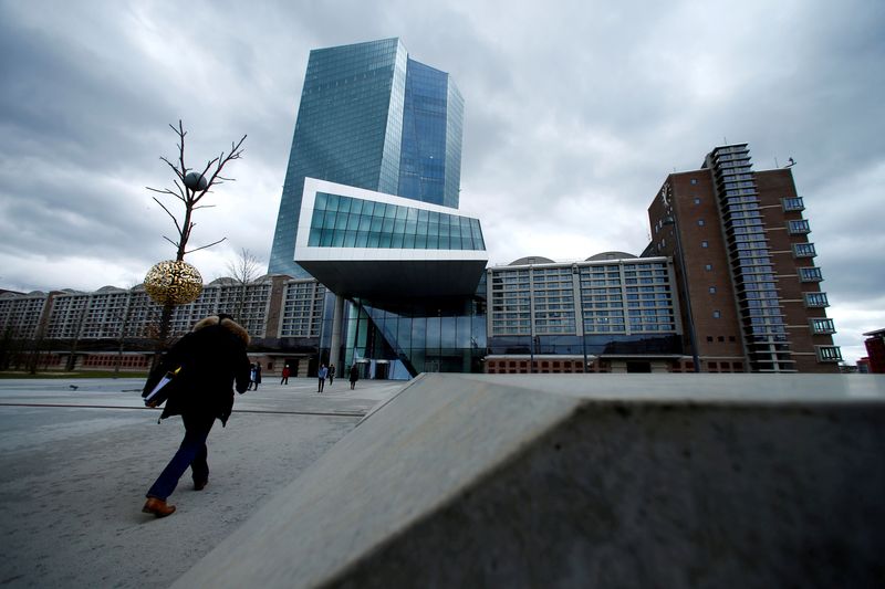 &copy; Reuters. FILE PHOTO: FILE PHOTO: European Central Bank (ECB) headquarters building is seen in Frankfurt