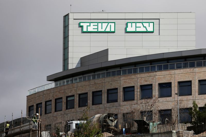 &copy; Reuters. FILE PHOTO: A Teva Pharmaceutical Industries building is seen in Jerusalem