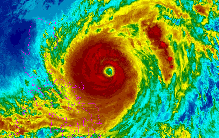 &copy; Reuters. Imagen de satélite del tifón Surigae cerca de Filipinas