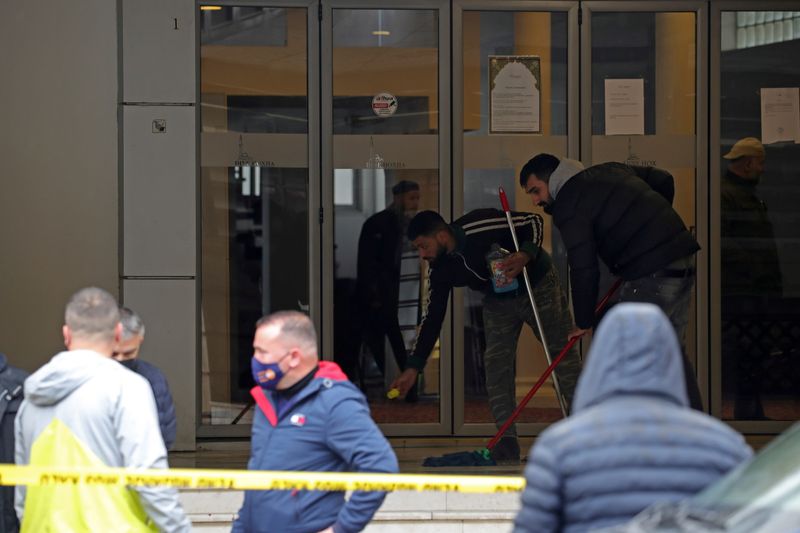 &copy; Reuters. طعن خمسة داخل مسجد في ألبانيا