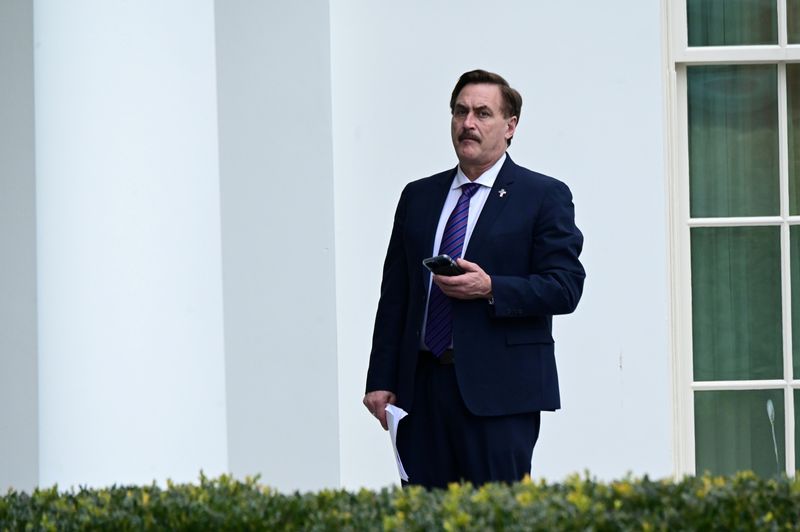 &copy; Reuters. FILE PHOTO: Mike Lindell, CEO of My Pillow, stands outside the West Wing of the White House in Washington