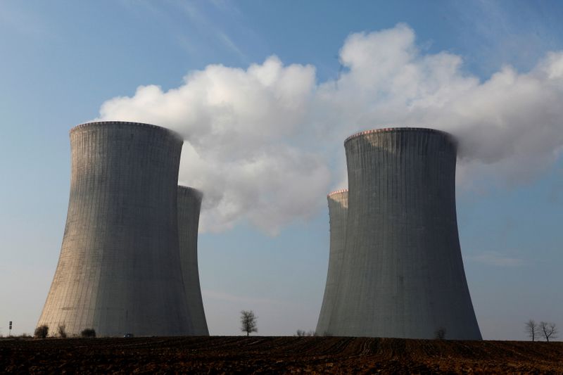 &copy; Reuters. FILE PHOTO: The cooling towers of the Czech nuclear power plant are seen at Dukovany