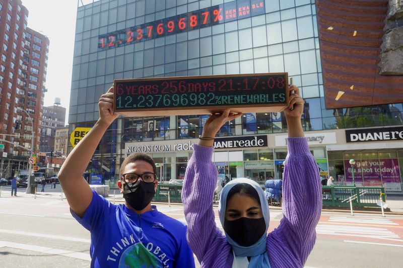 &copy; Reuters. Ativistas climáticos fazem protesto em Nova York