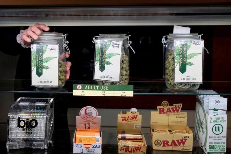 © Reuters. FILE PHOTO: An employee holds a jar of marijuana on sale at the Greenstone Provisions in Ann Arbor