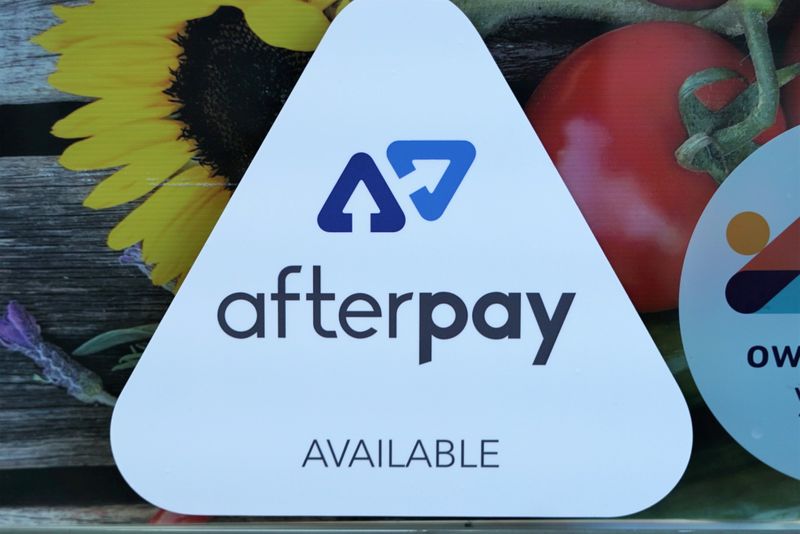 © Reuters. FILE PHOTO: A logo for the company Afterpay is seen in a store window in Sydney