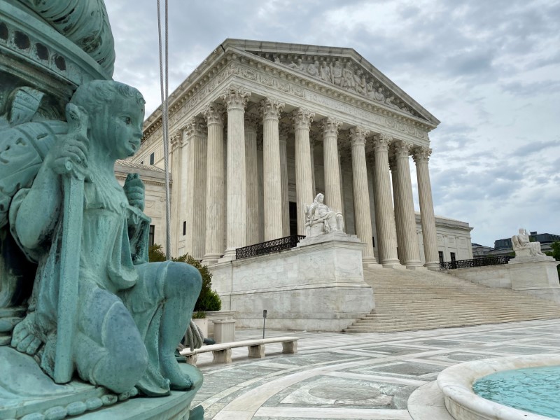 &copy; Reuters. FOTO DE ARCHIVO: Un panorama general de la Corte Suprema de Estados Unidos en Washington.