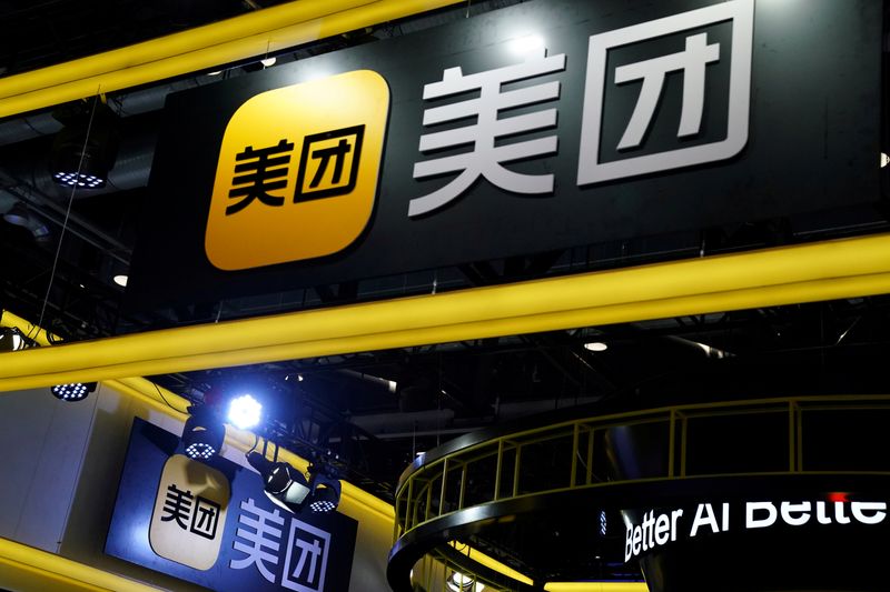 &copy; Reuters. FILE PHOTO: Signs of Meituan are seen at its booth at the 2020 China International Fair for Trade in Services in Beijing