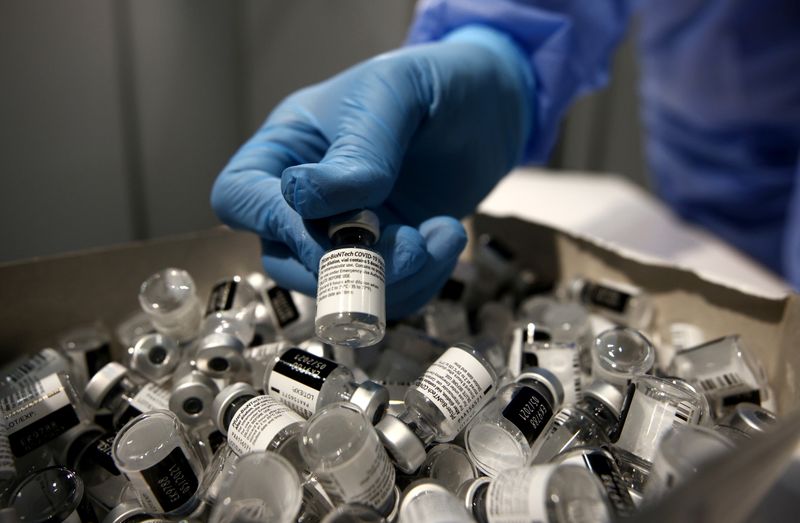 &copy; Reuters. Mass vaccination programme for healthcare workers in Vienna