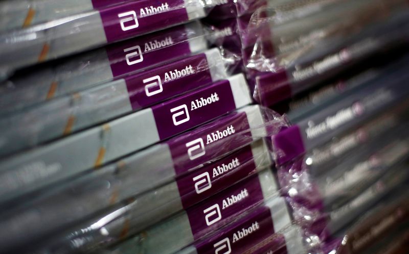 &copy; Reuters. Boxes of Abbott&apos;s heart stents are pictured inside a store at a hospital in New Delhi