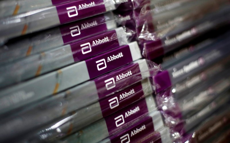 &copy; Reuters. FILE PHOTO: Boxes of Abbott&apos;s heart stents are pictured inside a store at a hospital in New Delhi