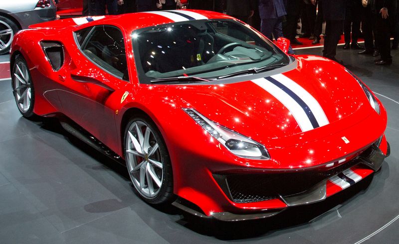 &copy; Reuters. La nuova Ferrari 488 Pista presentata all&apos; 88esimo Motor Show presso il Palexpo di Ginevra