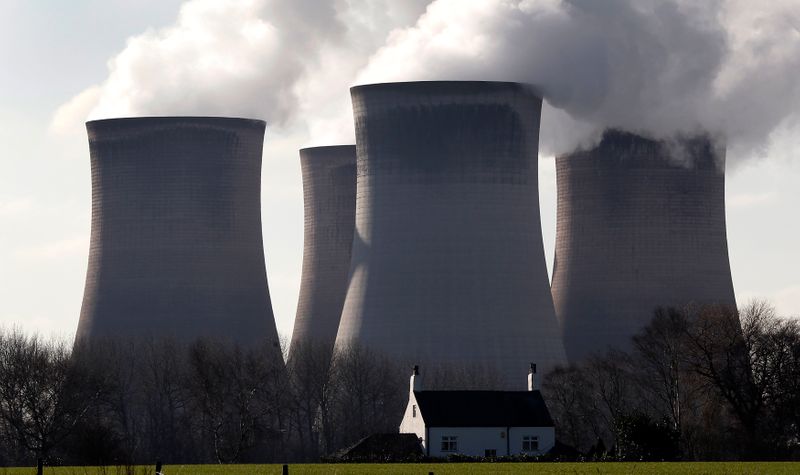 &copy; Reuters. Steam rises from the cooling towers at SSE&apos;s Fiddlers Ferry electricity power station near Liverpool