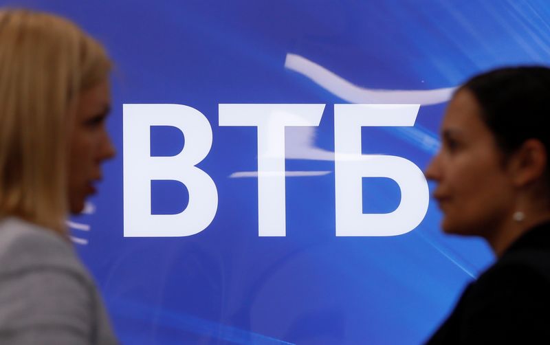 &copy; Reuters. A logo is on display at a branch of VTB bank in Moscow