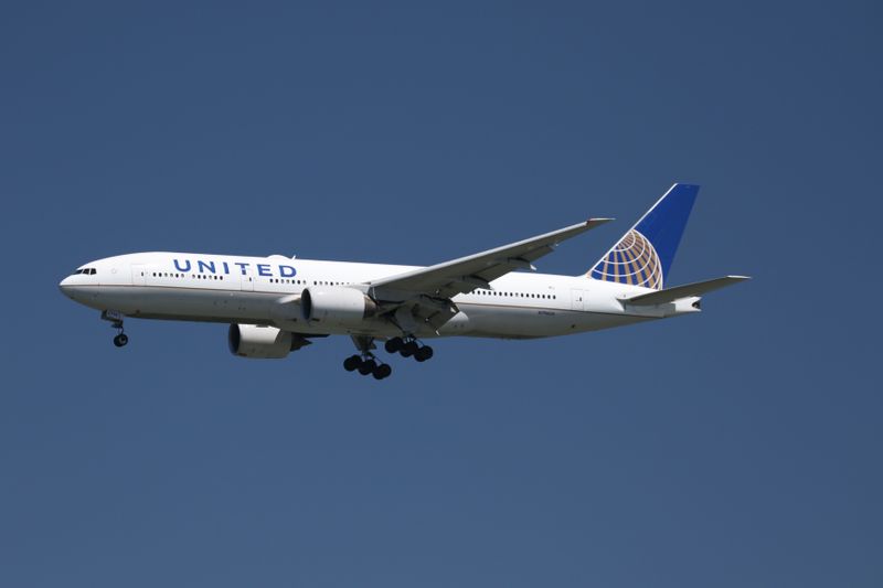 &copy; Reuters. A United Airlines Boeing 777-200, with Tail Number N796UA, lands at San Francisco International Airport, San Francisco