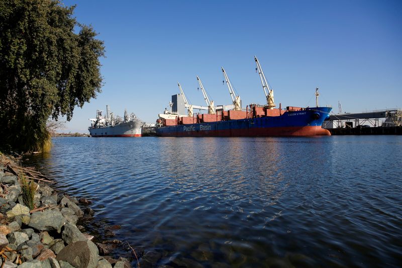 © Reuters. FILE PHOTO: Ships docked in Stockton, California