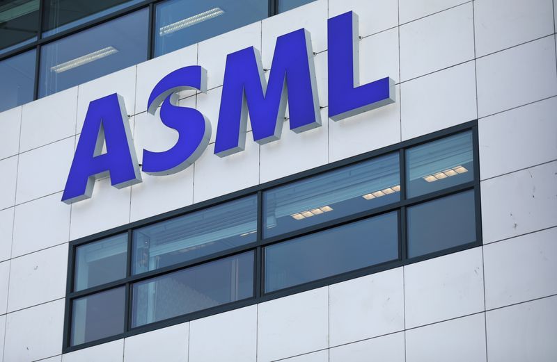 &copy; Reuters. ASML Holding logo is seen at company&apos;s headquarters in Eindhoven