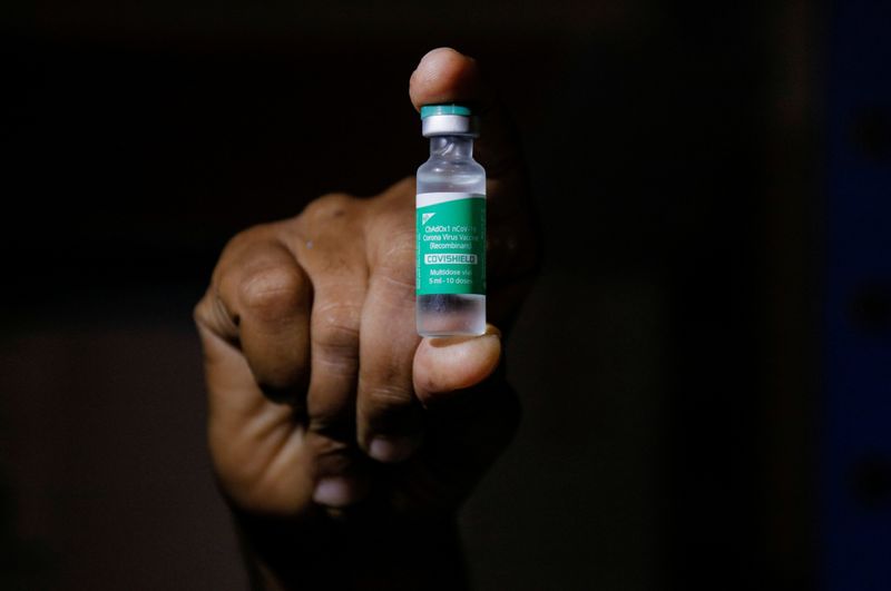 &copy; Reuters. FILE PHOTO: A man displays a vial AstraZeneca&apos;s COVISHIELD vaccine as the country receives its first batch of coronavirus disease (COVID-19) vaccines under COVAX scheme, in Accra