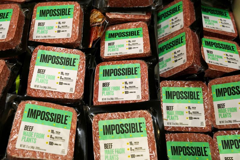 © Reuters. FILE PHOTO: Impossible Foods plant-based beef products are seen at the meat section of a chain supermarket in Hong Kong