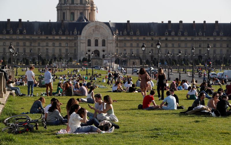 &copy; Reuters. CORONAVIRUS: LEVÉE DES RESTRICTIONS DE DÉPLACEMENT À 10 KM LE 3 MAI EN FRANCE