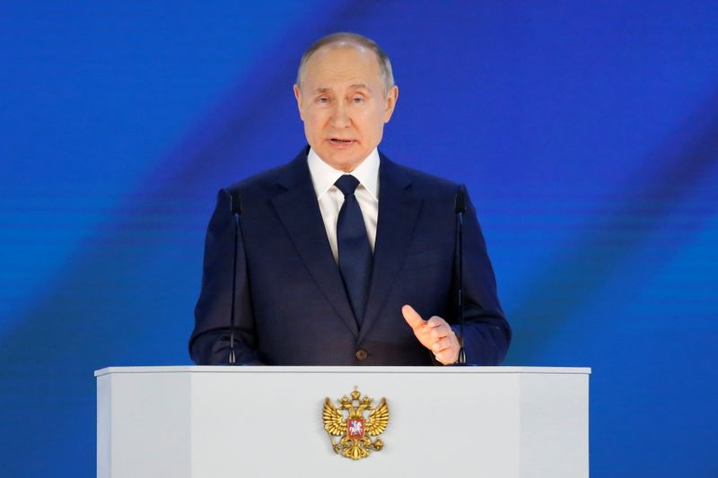 &copy; Reuters. Russian President Putin delivers his annual address to the Federal Assembly in Moscow