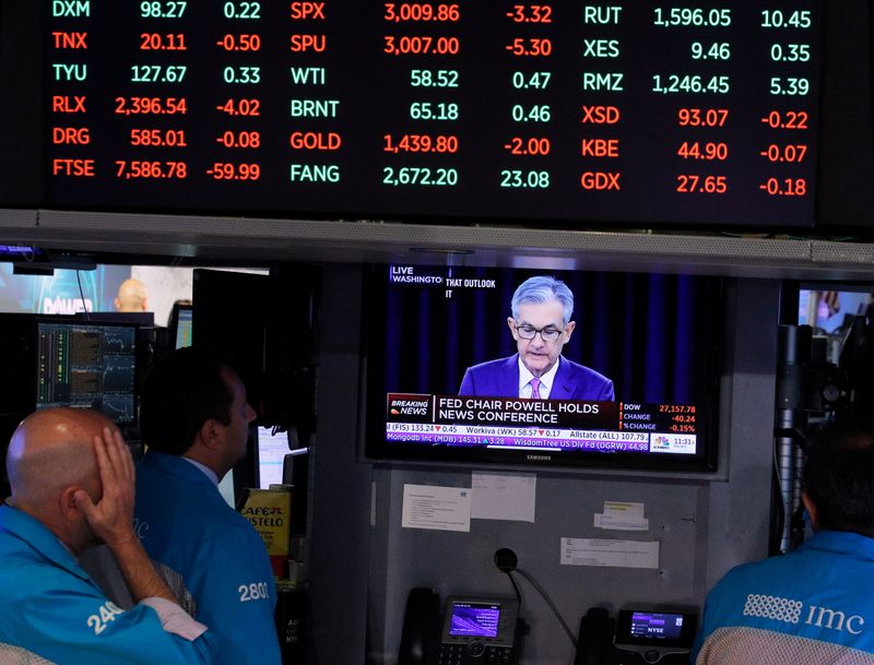 &copy; Reuters. FILE PHOTO: Traders look on as a screen shows Federal Reserve Chairman Jerome Powell&apos;s news conference after the U.S. Federal Reserve interest rates announcement on the floor of the New York Stock Exchange (NYSE) in New York