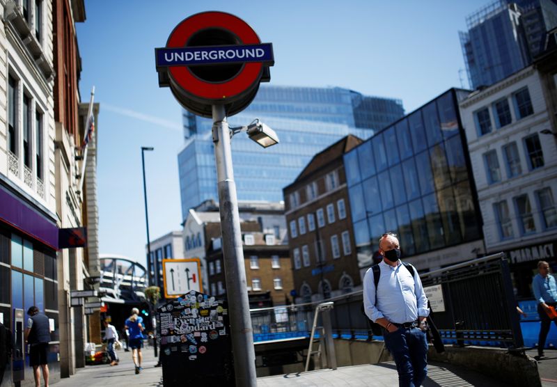 &copy; Reuters. إخلاء محطة لندن بريدج واستدعاء خدمة الطوارئ