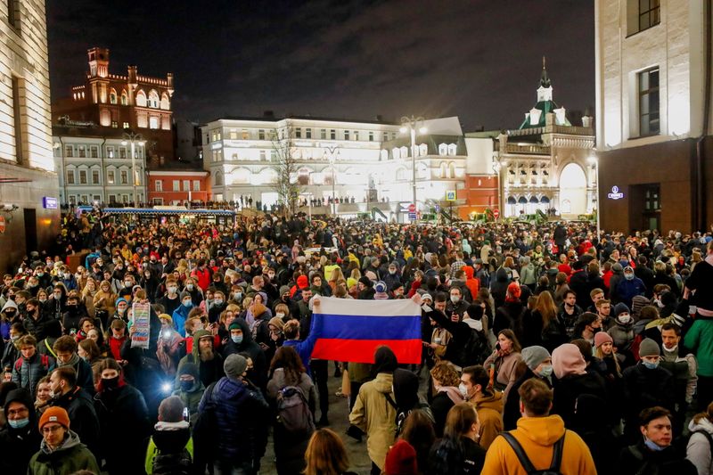 Российская полиция задержала сотни участников акций в поддержку Навального